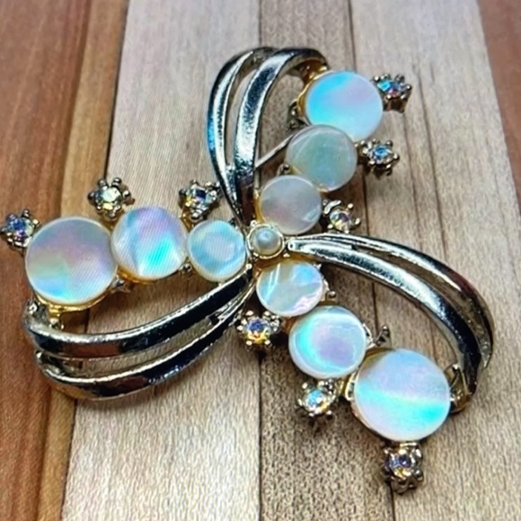 MCM Jewelry - Vintage Mother-of-Pearl & Rhinestone Swirl Brooch – Silver Tone Statement Pin